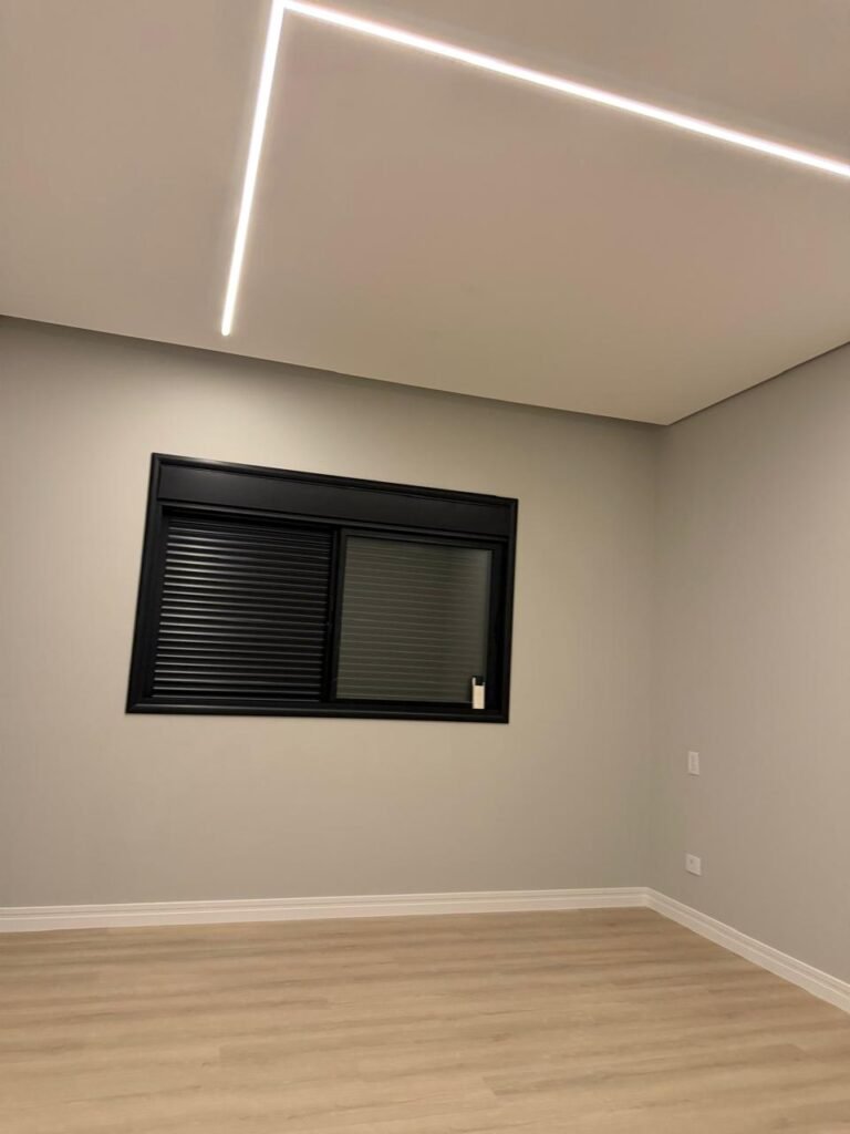 Casa à venda no Alphaville 2 — 4 suítes com closet e piscina com raia