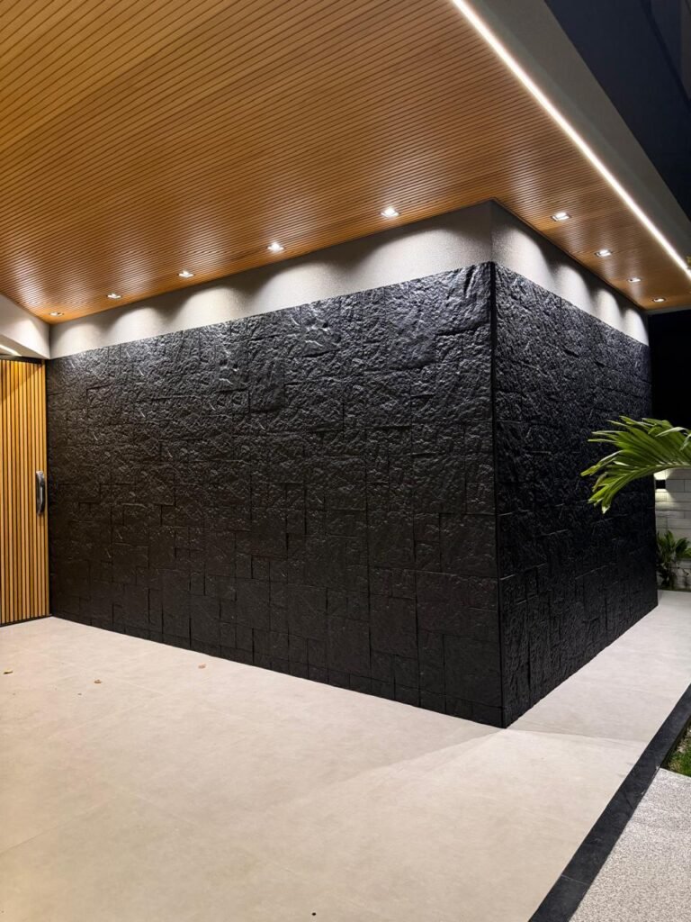 Casa à venda no Alphaville 2 — 4 suítes com closet e piscina com raia