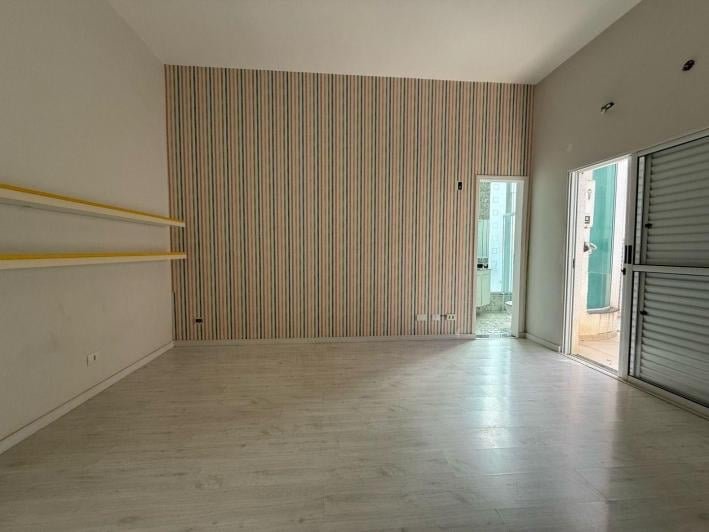 Casa à venda no Condomínio Aquarius IV — 4 suítes, piscina e elevador