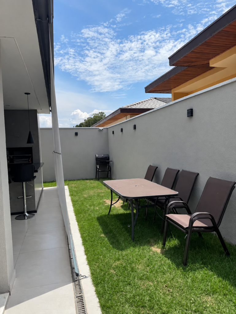 Sobrado mobiliado para alugar no Residencial Mantiqueira — 3 suítes