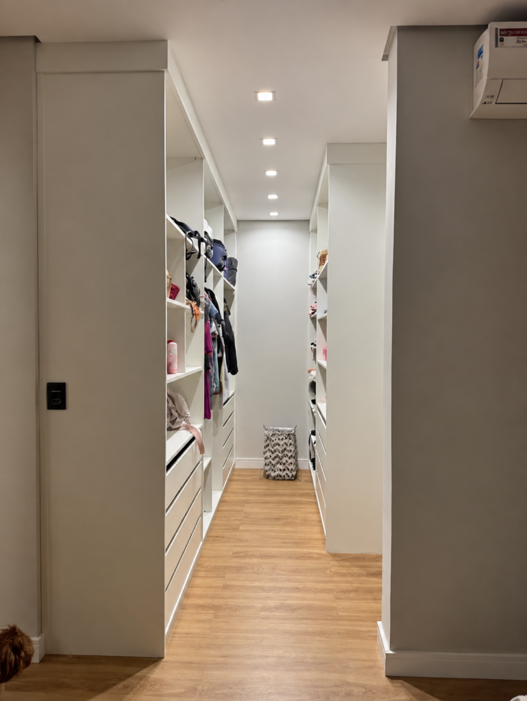 Sobrado mobiliado para alugar no Residencial Mantiqueira — 3 suítes