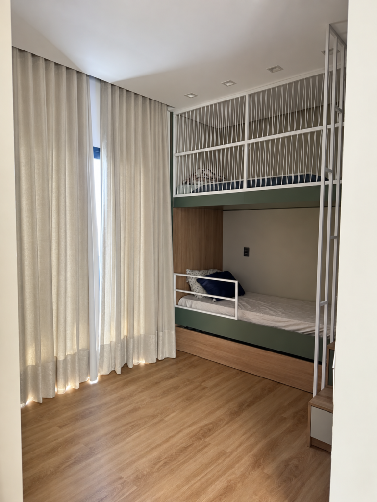 Sobrado mobiliado para alugar no Residencial Mantiqueira — 3 suítes