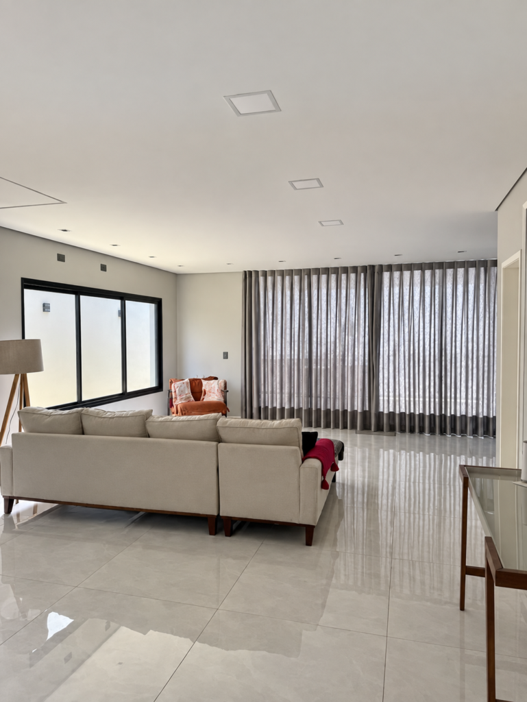 Sobrado mobiliado para alugar no Residencial Mantiqueira — 3 suítes